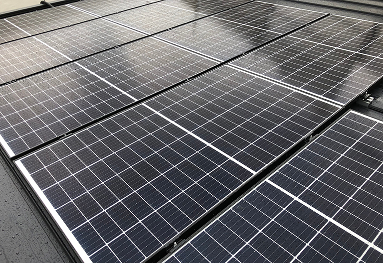 太陽光発電システムは屋根の耐久性をアップさせます