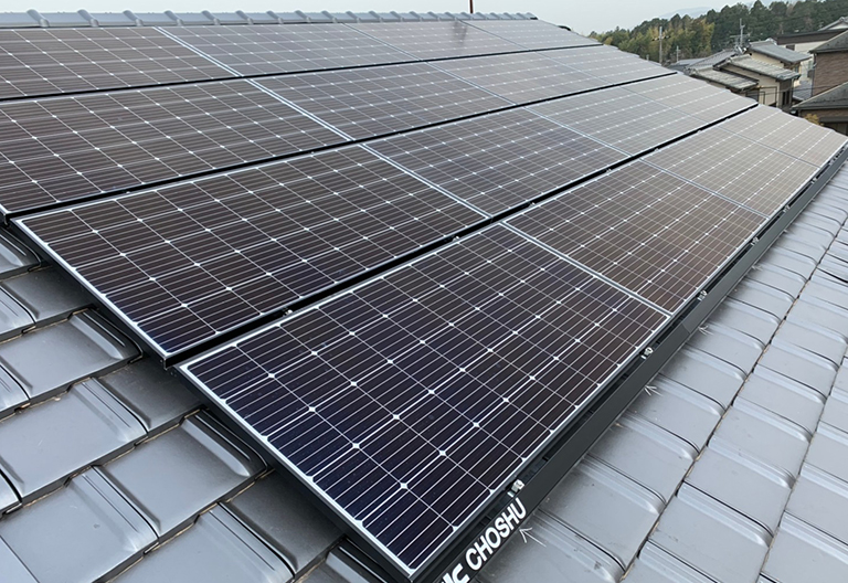 太陽光発電システムは屋根の耐久性をアップさせます